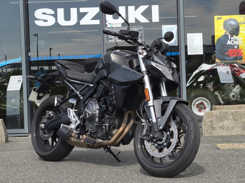 SUZUKI GSX-8S