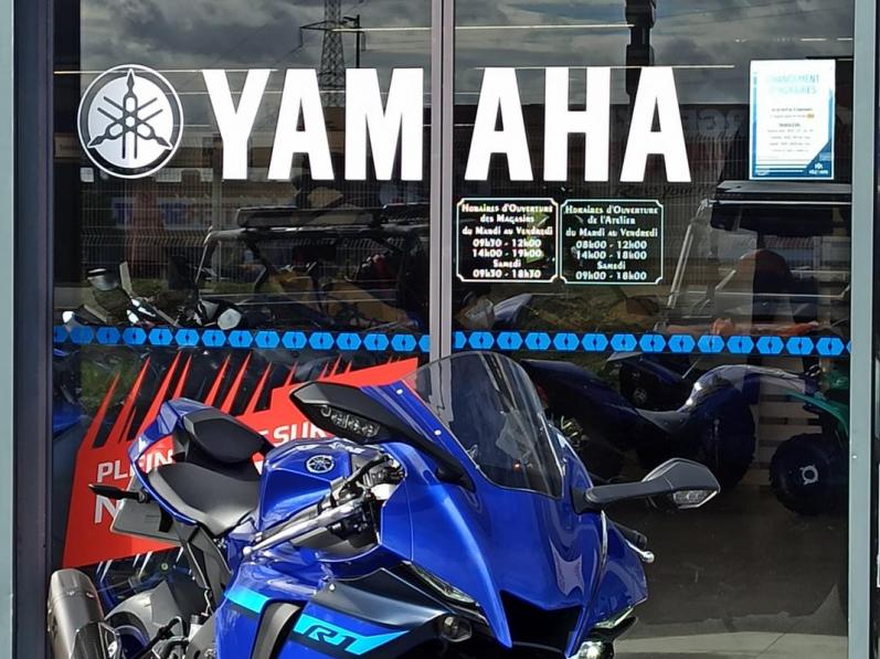 YAMAHA YZF 1000 R1