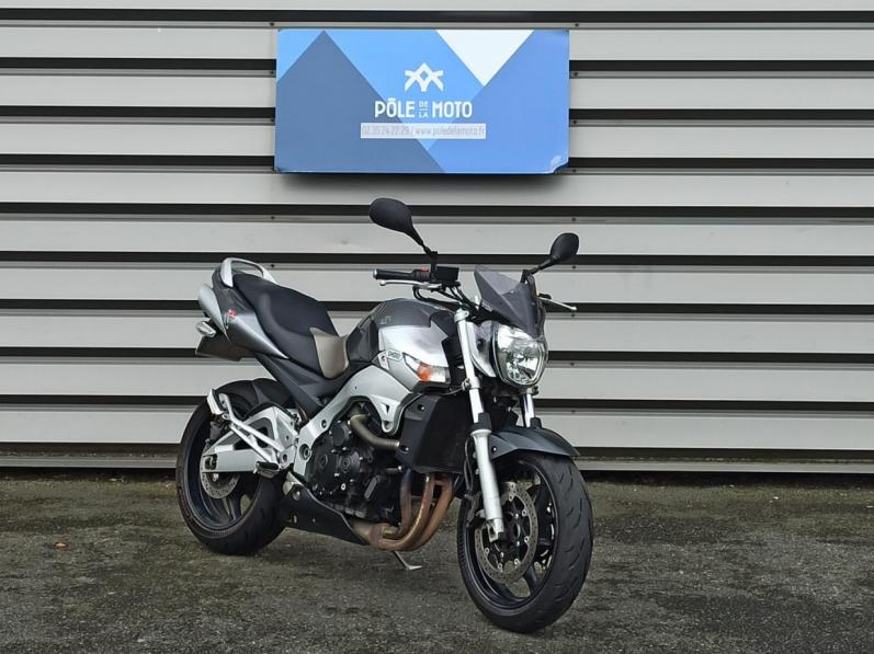 SUZUKI GSR 600